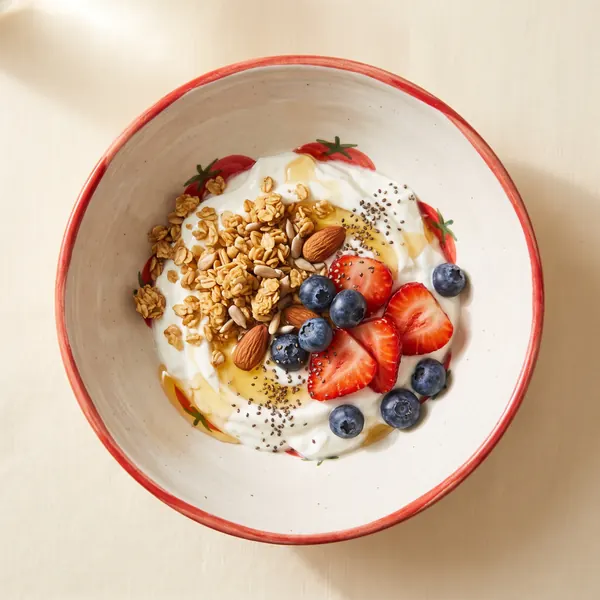 Granola & berries