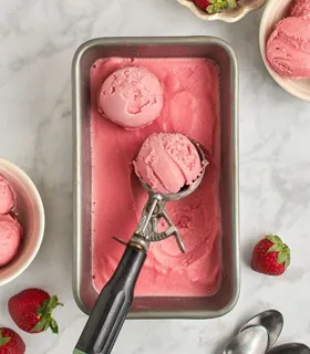 Strawberry frozen yogurt